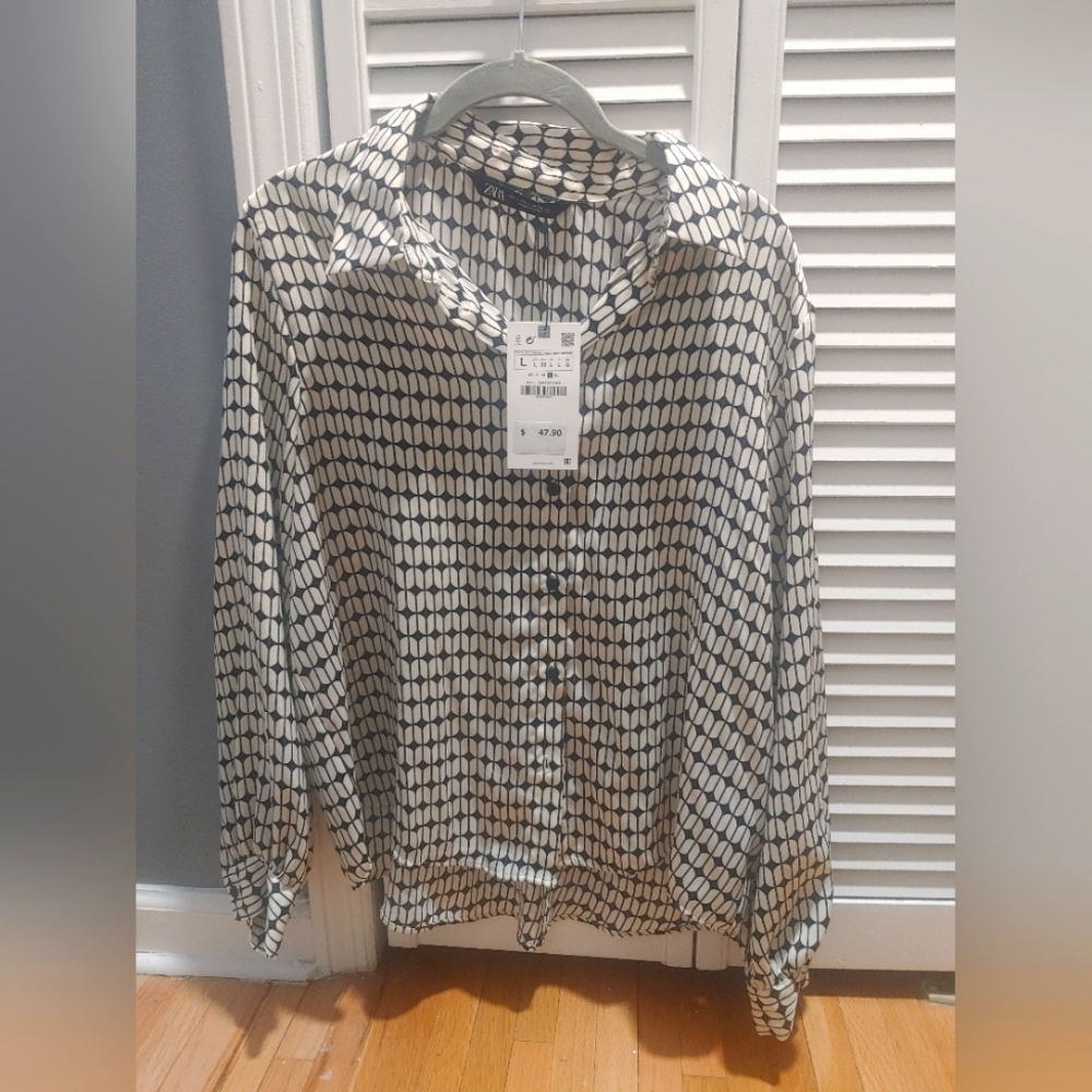Zara geometric long sleeve button down blouse / Medium / new with tags
